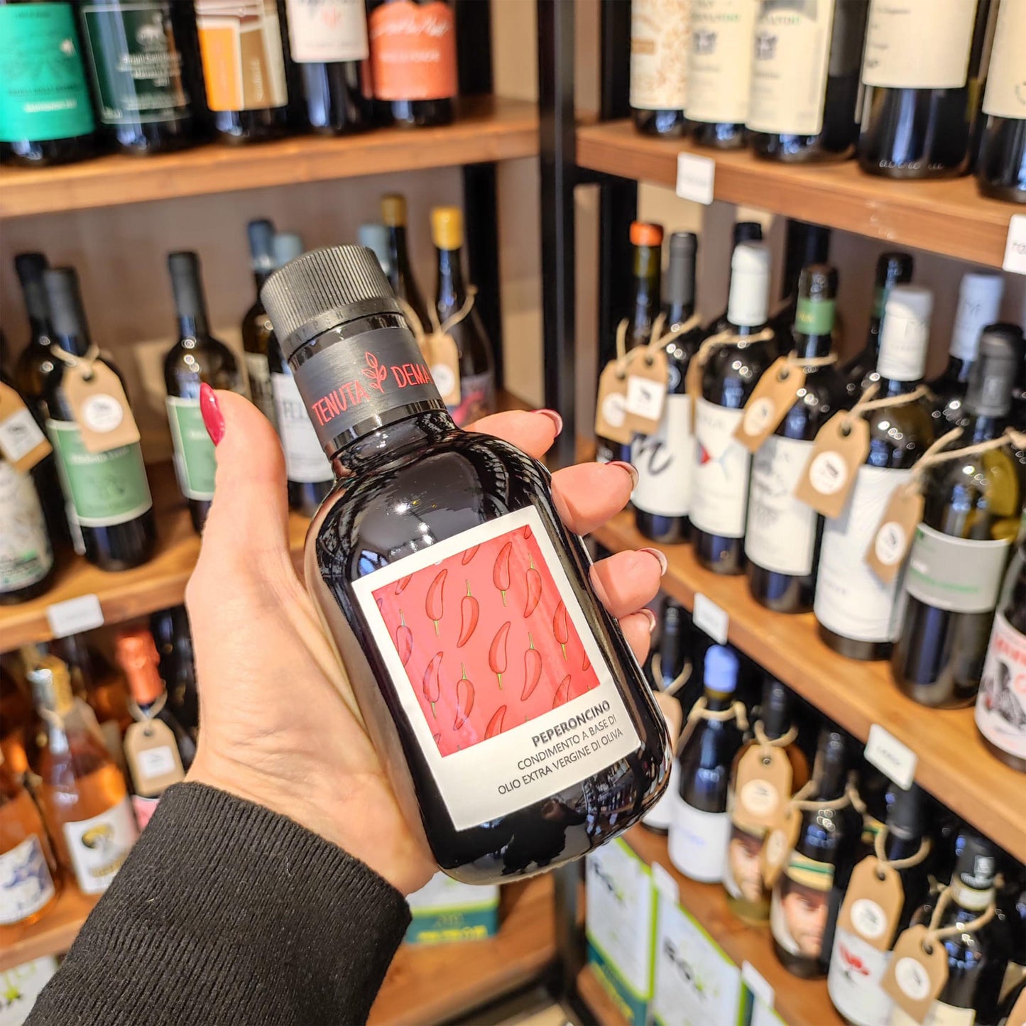 Bottiglia di condimento al peperoncino – olio extravergine aromatizzato di Tenuta Demaio