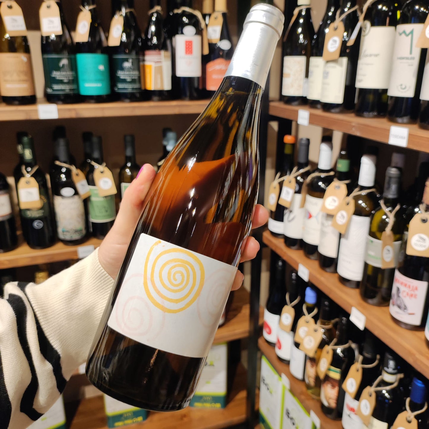 Bottiglia di Fuorilinea – Lunarossa, orange wine naturale campano, su sfondo neutro