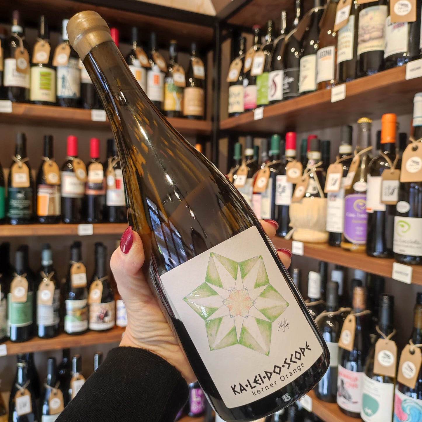 Bottiglia di Kerner Orange Kaleidoscope – vino macerato naturale dell'Alto Adige