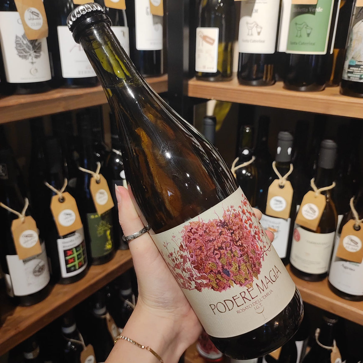Bottiglia di Podere Magia, vino rosato dell’Emilia IGT.