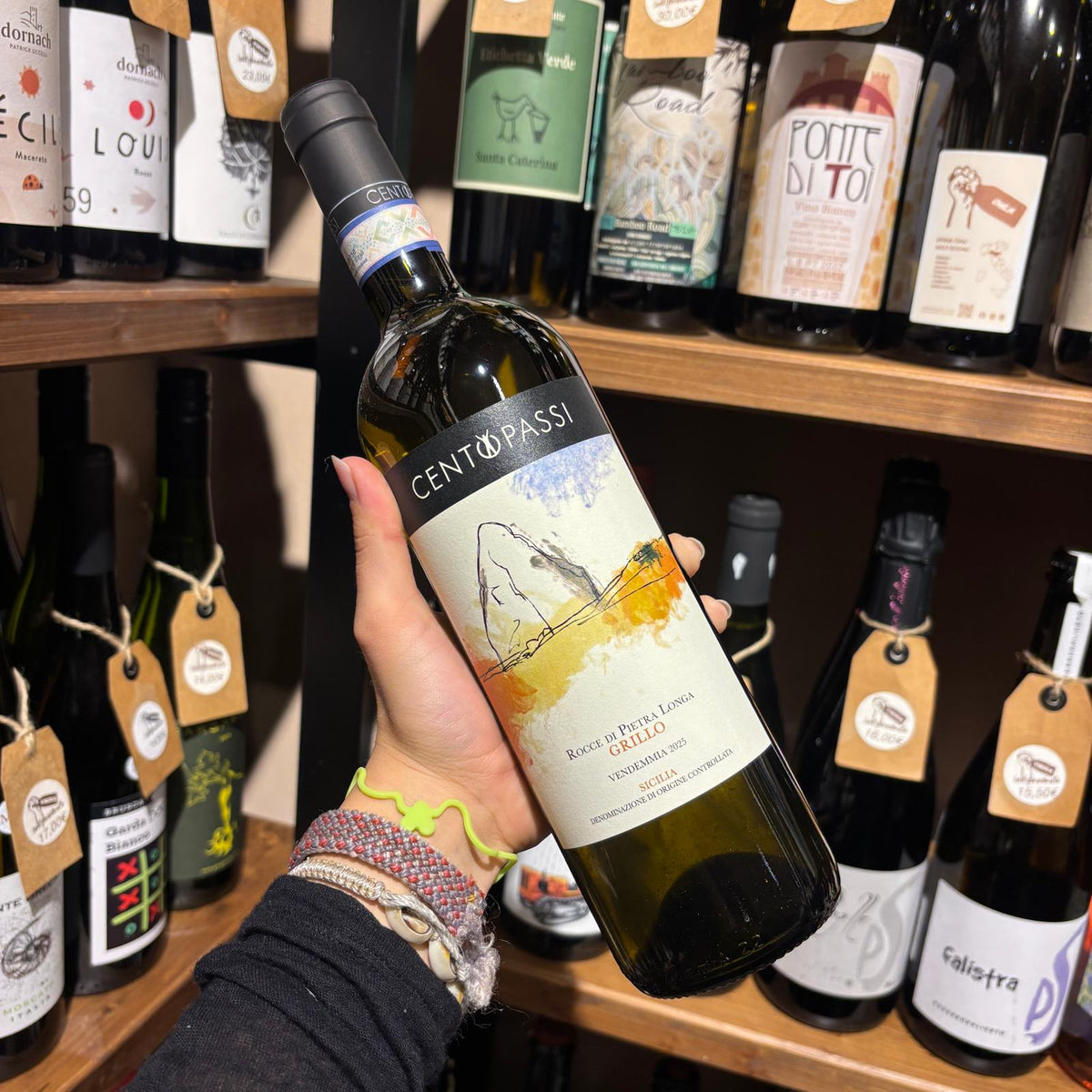Bottiglia di Rocce di Pietra Longa, vino bianco Grillo Sicilia DOC di Centopassi.
