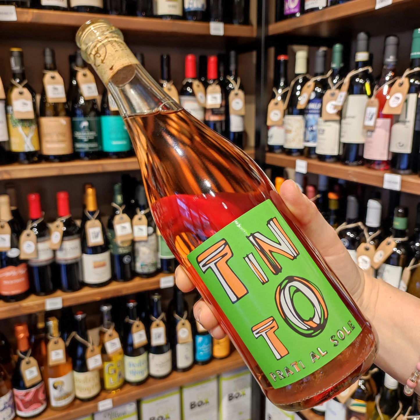 Bottiglia di Tinto – Prati al Sole, rosato naturale dell'Emilia-Romagna