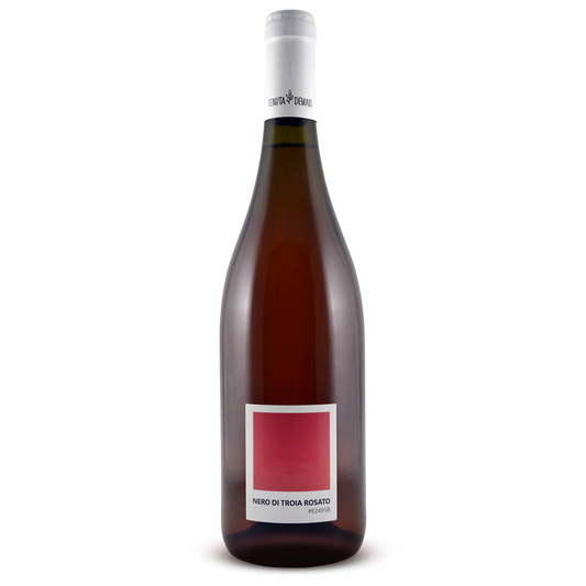 Calice di rosato da Nero di Troia – vino biologico pugliese Tenuta Demaio