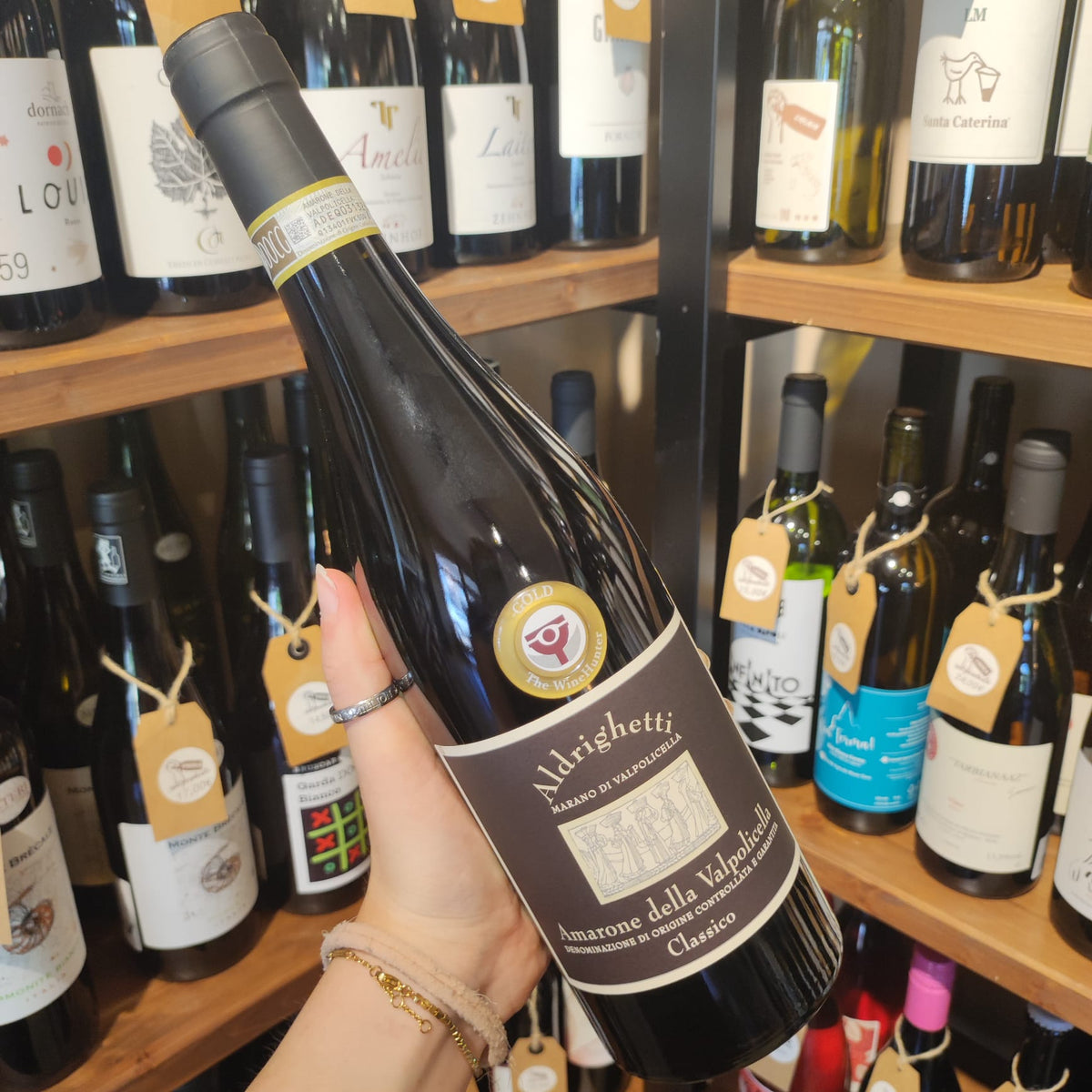 Bottiglia di Amarone della Valpolicella Classico DOCG di Aldrighetti.