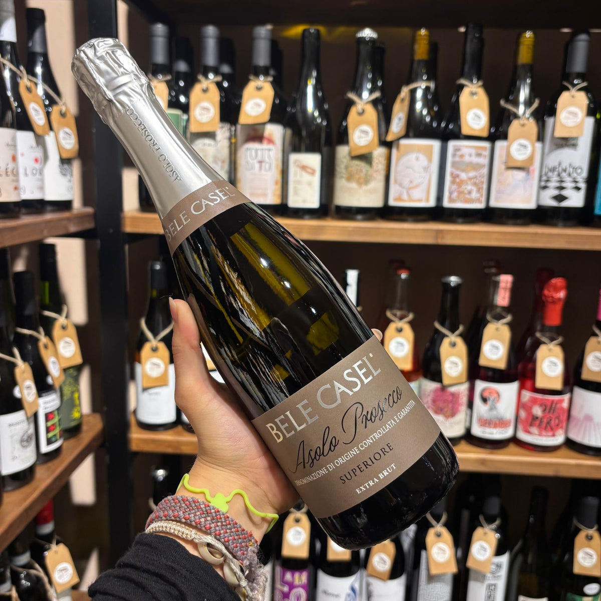 Bottiglia di Asolo Prosecco Superiore DOCG Extra Brut di Bele Casel.