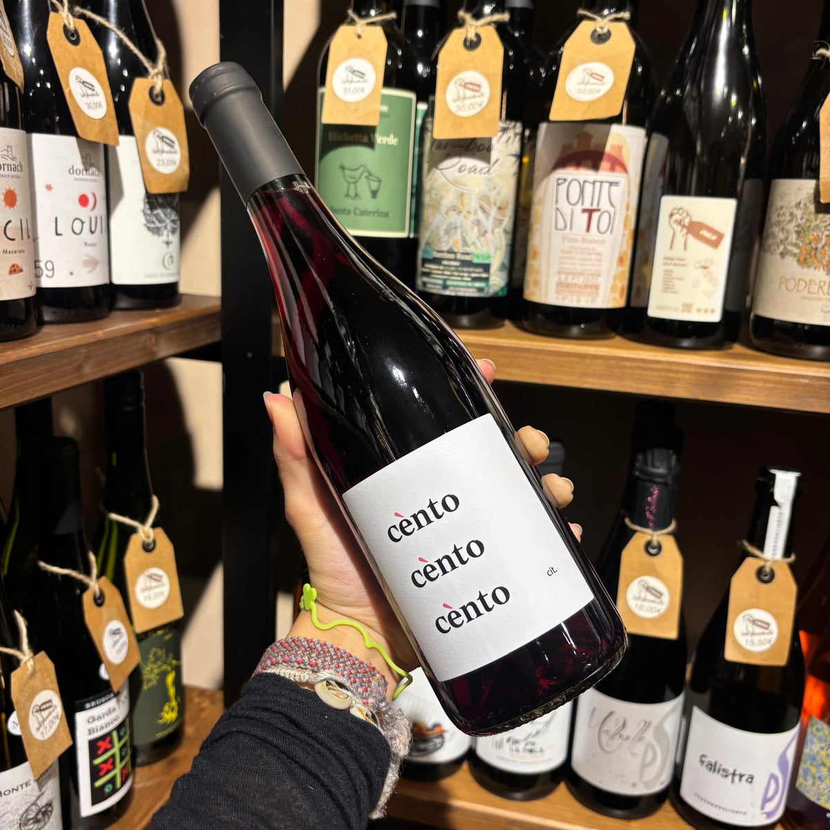 Bottiglia di Cènto Cènto Cènto, vino rosso Sangiovese di Pantaleone.