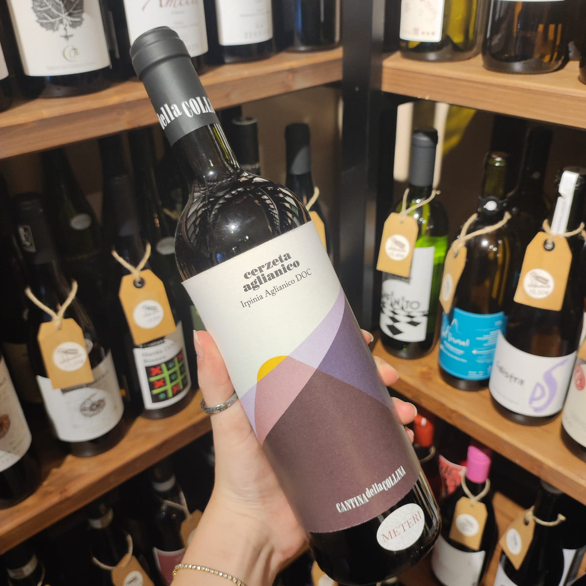 Bottiglia di Cerzeta Aglianico, Irpinia Aglianico DOC di Cantina della Collina.