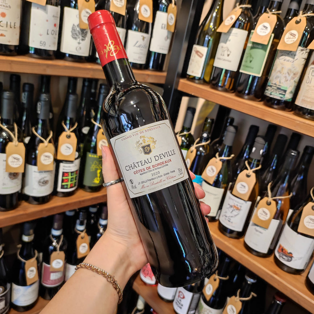 Bottiglia Château Deville Côtes de Bordeaux, vino rosso di Bordeaux
