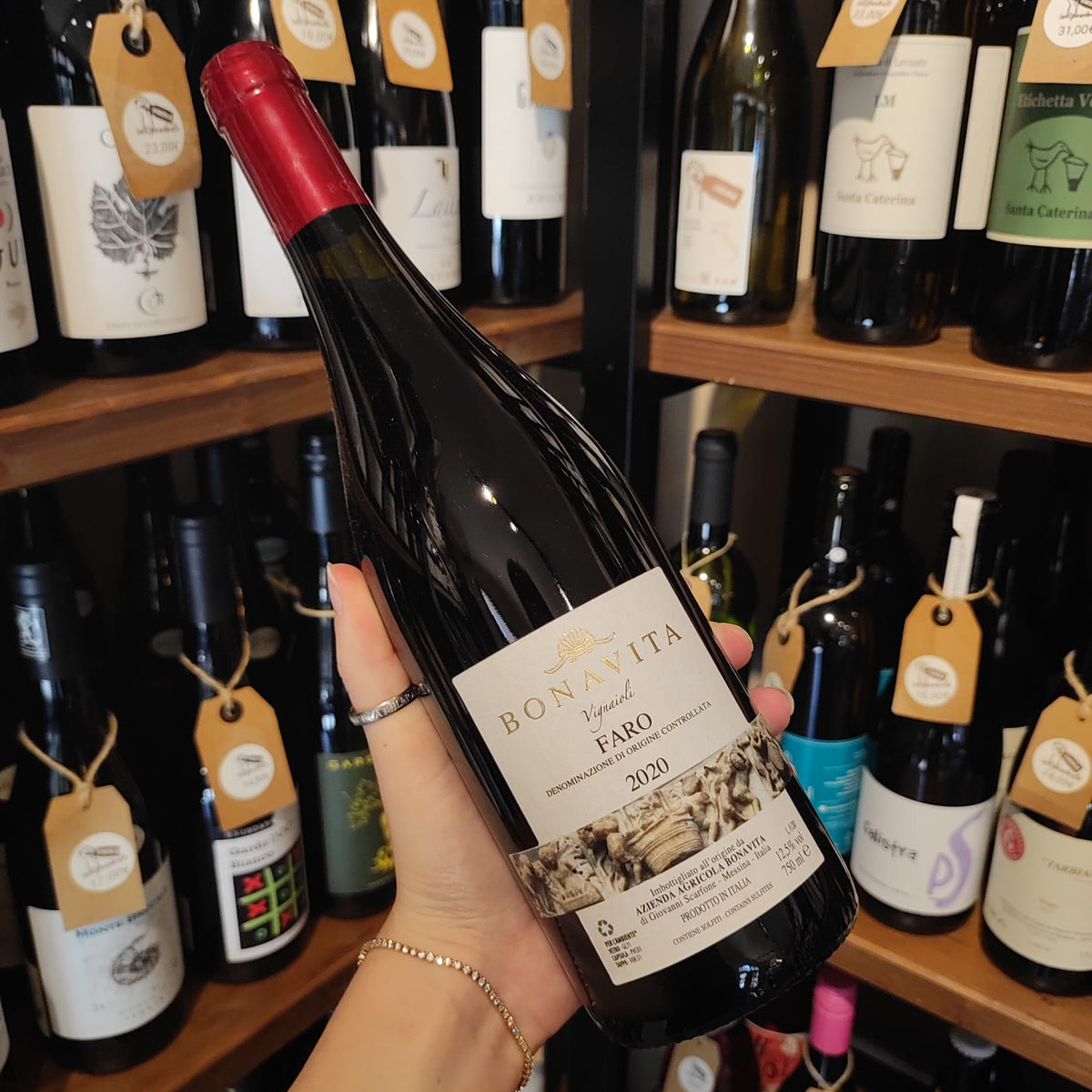 Bottiglia di Faro DOC 2020 di Bonavita, vino rosso siciliano.