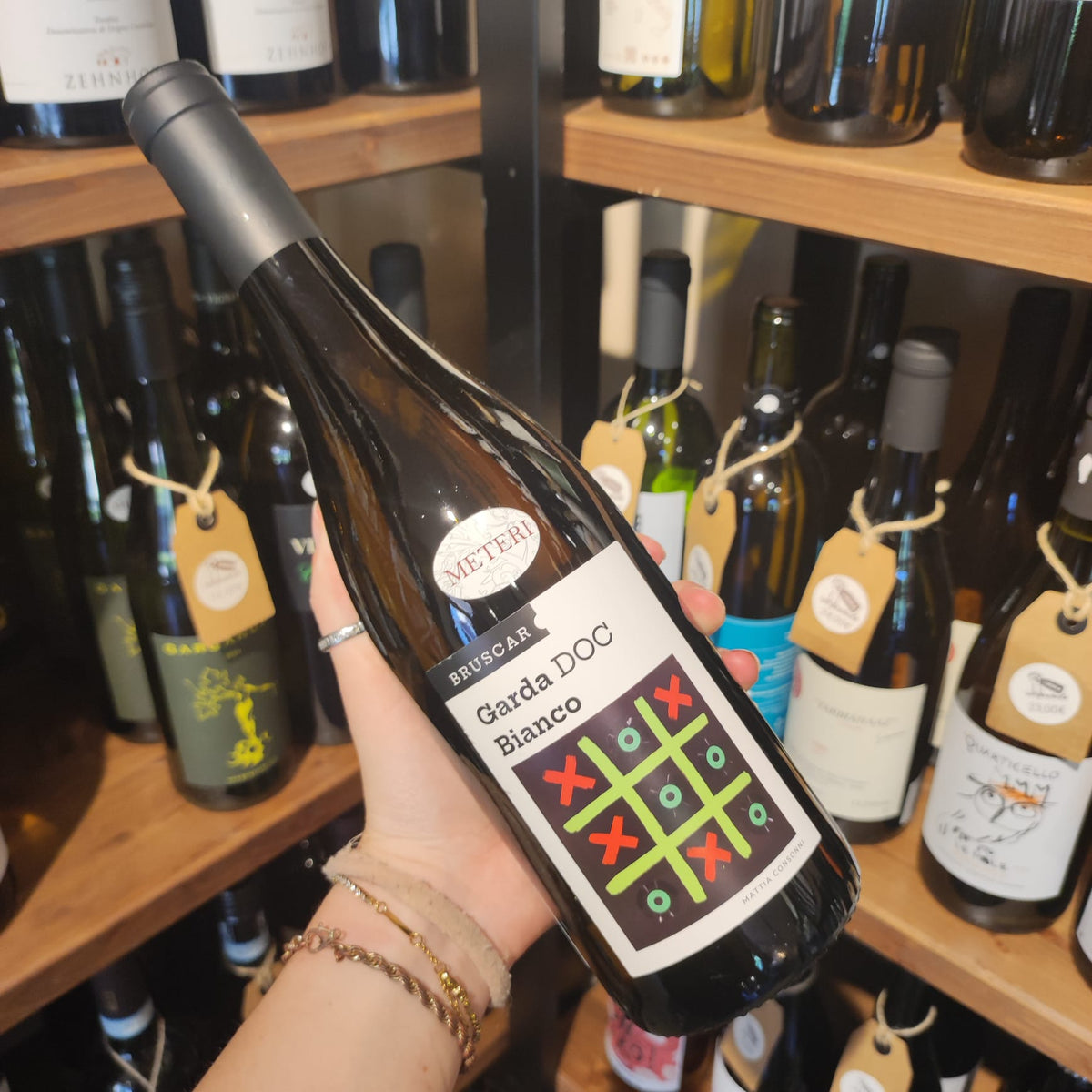 Bottiglia di Garda Bianco, vino bianco Garda DOC di Bruscar.