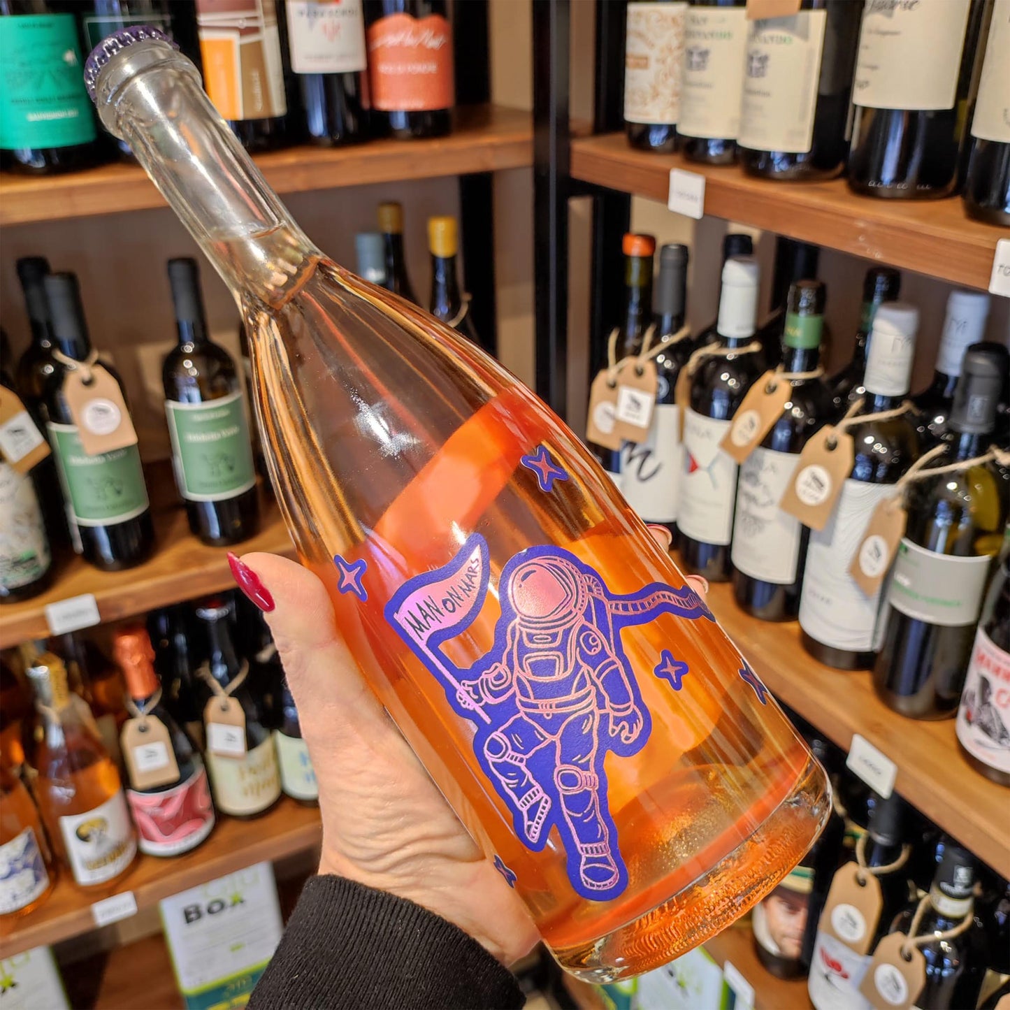 Bottiglia di Man on Mars – vino frizzante rosato naturale da Nero di Troia di Tenuta Demaio