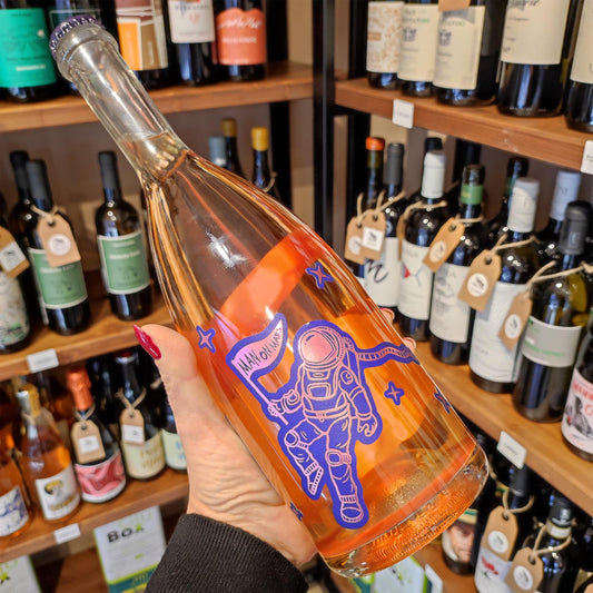Bottiglia di Man on Mars – vino frizzante rosato naturale da Nero di Troia di Tenuta Demaio