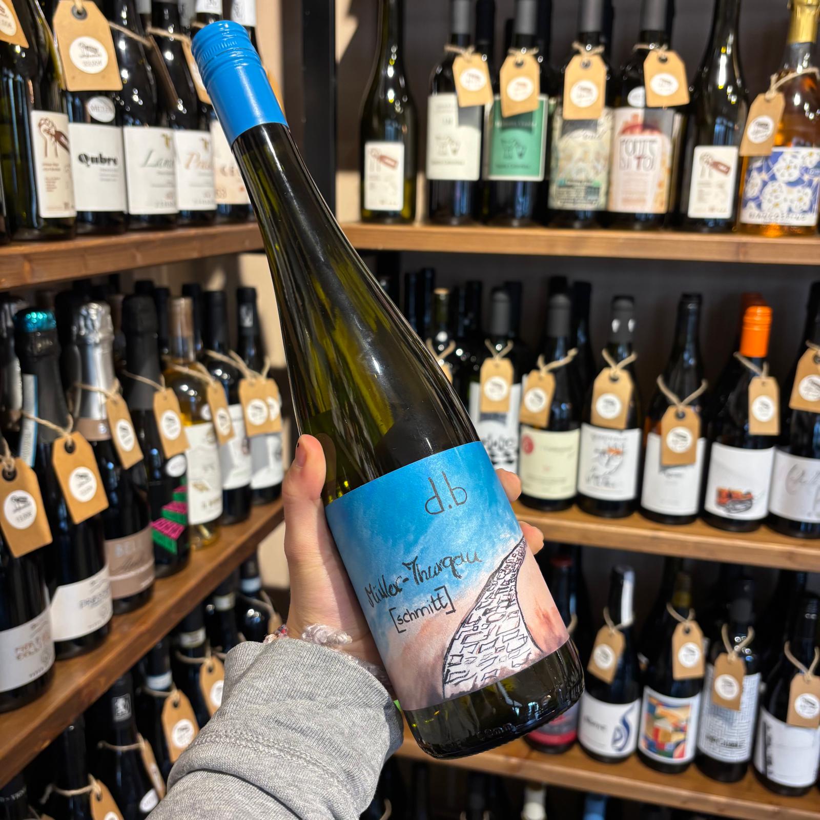 Bottiglia di vino bianco Müller Thurgau naturale d.b