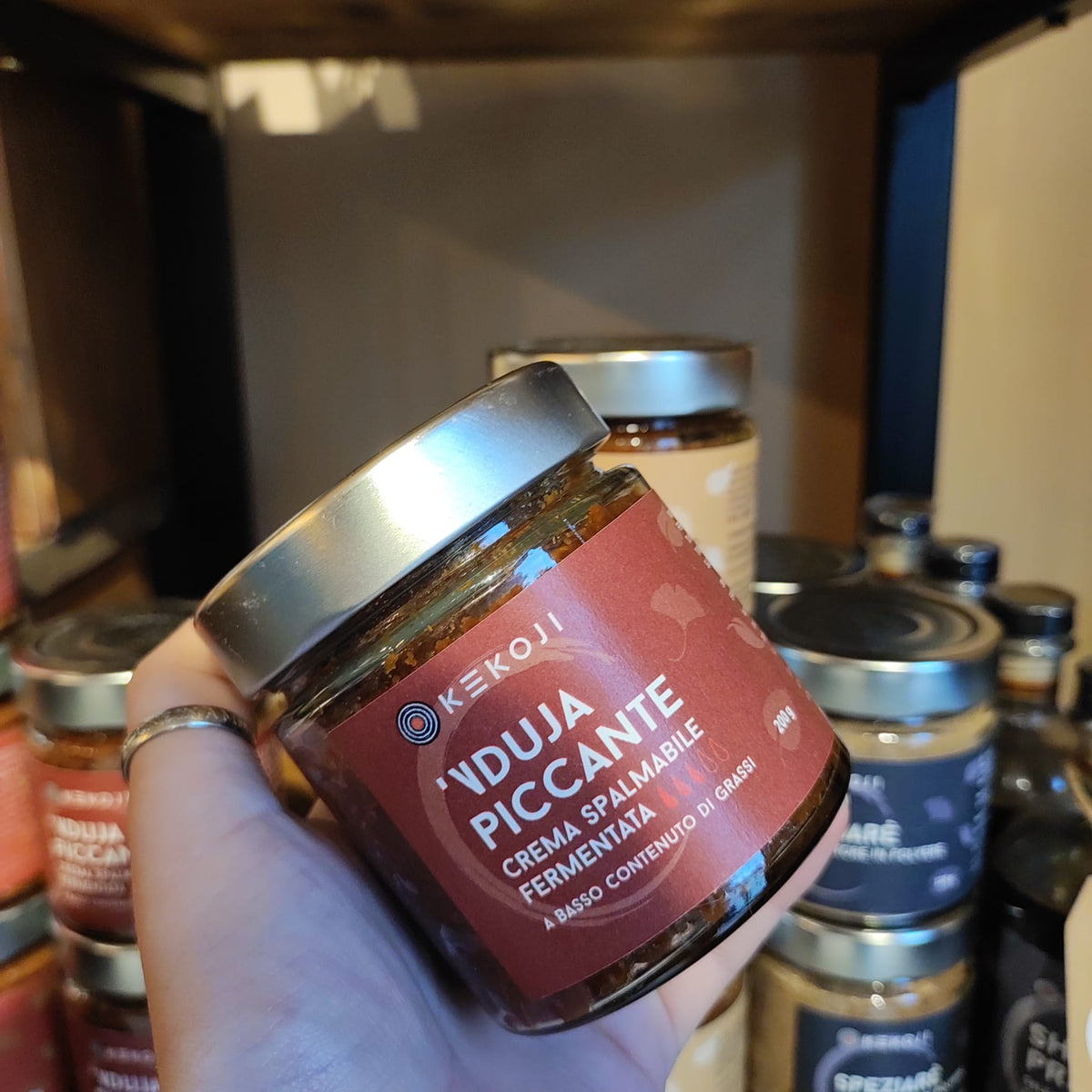 Bottiglia di Shoyu Premium Kekoji, salsa fermentata di lenticchie e grano saraceno da 250 ml.