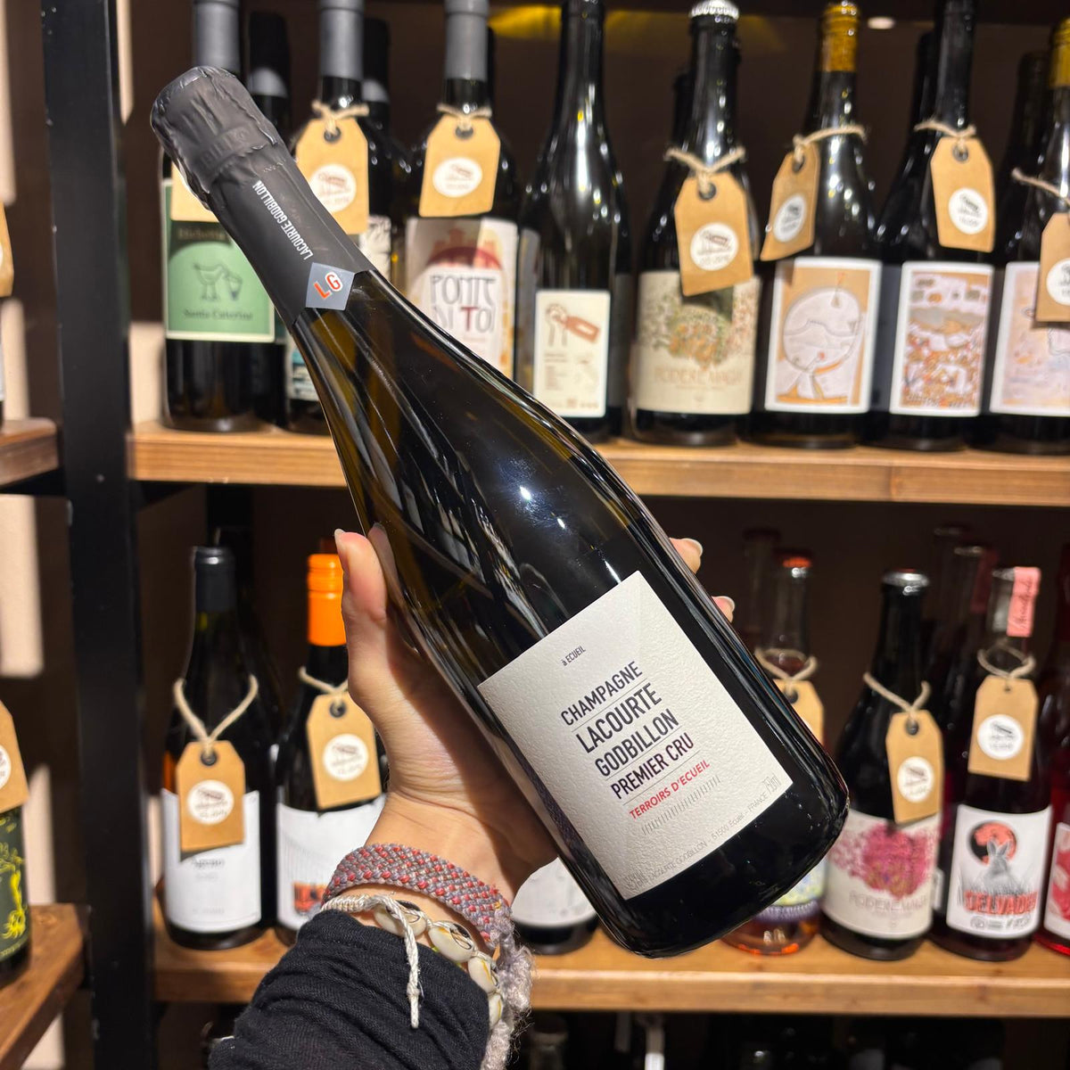 Bottiglia di Terroirs d'Écueil, Champagne Premier Cru di Lacourte-Godbillon.